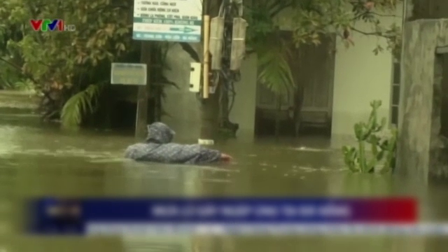 Inundații de proporții în Vietnam, unde un oraș a fost înghițit de ape. Cel puțin 17 persoane au murit