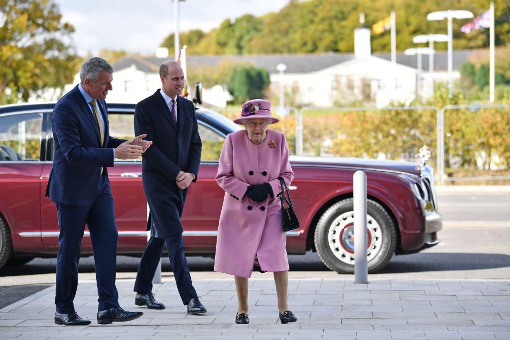 Pentru prima dată în șapte luni, Regina Marii Britanii a ieșit din izolare! Motivul care a determinat-o e surprinzător