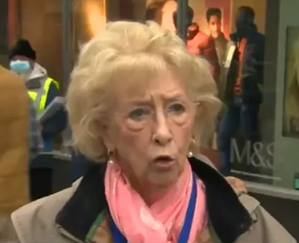VIDEO. Reacția virală a unei femei de 83 de ani la noile restricții impuse în Marea Britanie