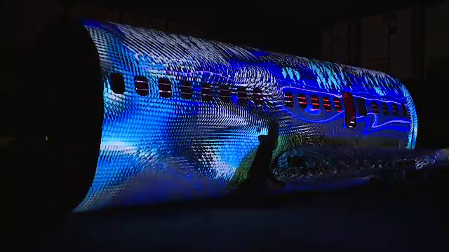 Proiect unic în lume, la București: Avion transformat în opera de artă. ”N-am văzut așa ceva în viața mea”