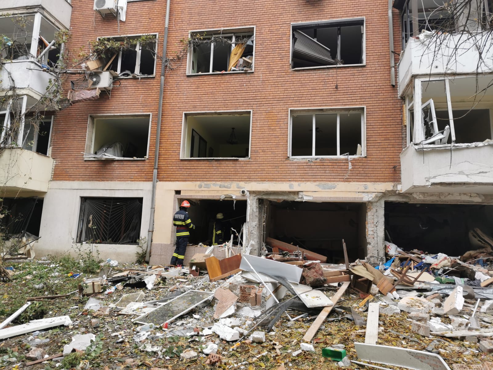 Explozie într-un apartament din municipiul Galați. Cinci persoane au fost rănite, iar locatarii, evacuați