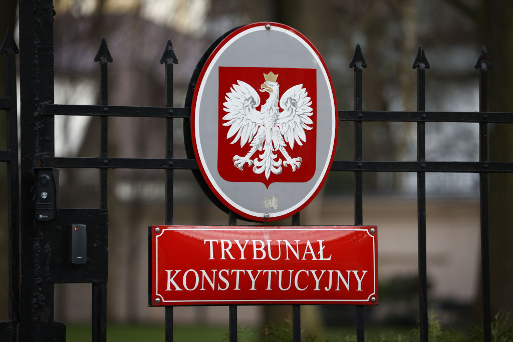 Tribunalul Constituţional din Polonia consideră unele articole din tratatele UE incompatibile cu Constituţia naţională