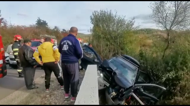 Accident grav în județul Cluj. Un bărbat a murit după ce mașina în care se afla s-a izbit violent de un cap de pod