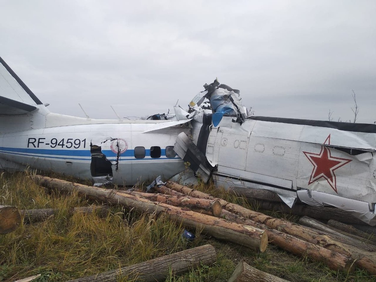 Un avion s-a prăbușit în Rusia. 19 persoane au murit, iar alte trei au fost rănite