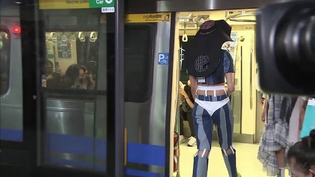 O stație de metrou din Taipei s-a transformat în podium de modă