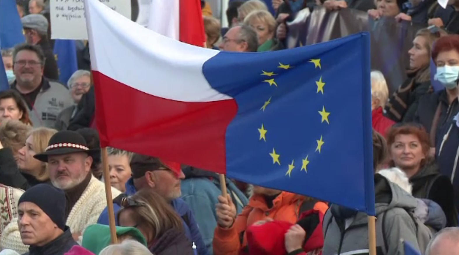 Zeci de mii de oameni au ieșit în stradă, în Polonia, pentru a-și arăta susținerea față de Uniunea Europeană
