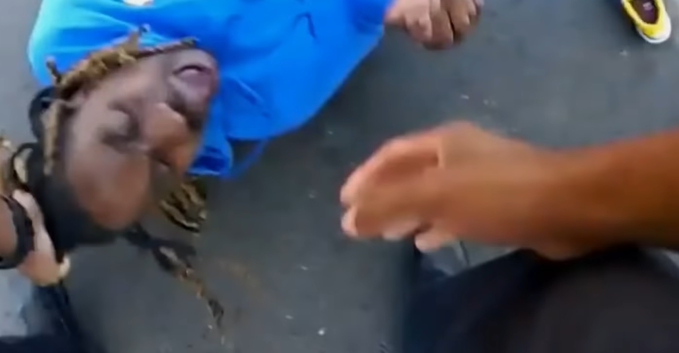 VIDEO. Intervenție brutală a poliției în SUA. Un bărbat paralizat a fost tras de păr afară din mașină