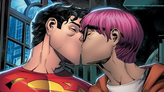 Superman va fi bisexual. Cu cine are o relație romantică
