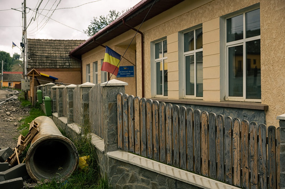 Folosești serviciul “Livrare prin OLX” și contribui la renovarea unei școli din România - Imaginea 1