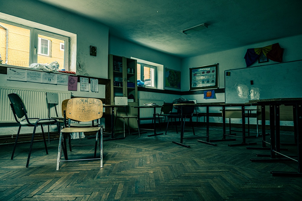 Folosești serviciul “Livrare prin OLX” și contribui la renovarea unei școli din România - Imaginea 6