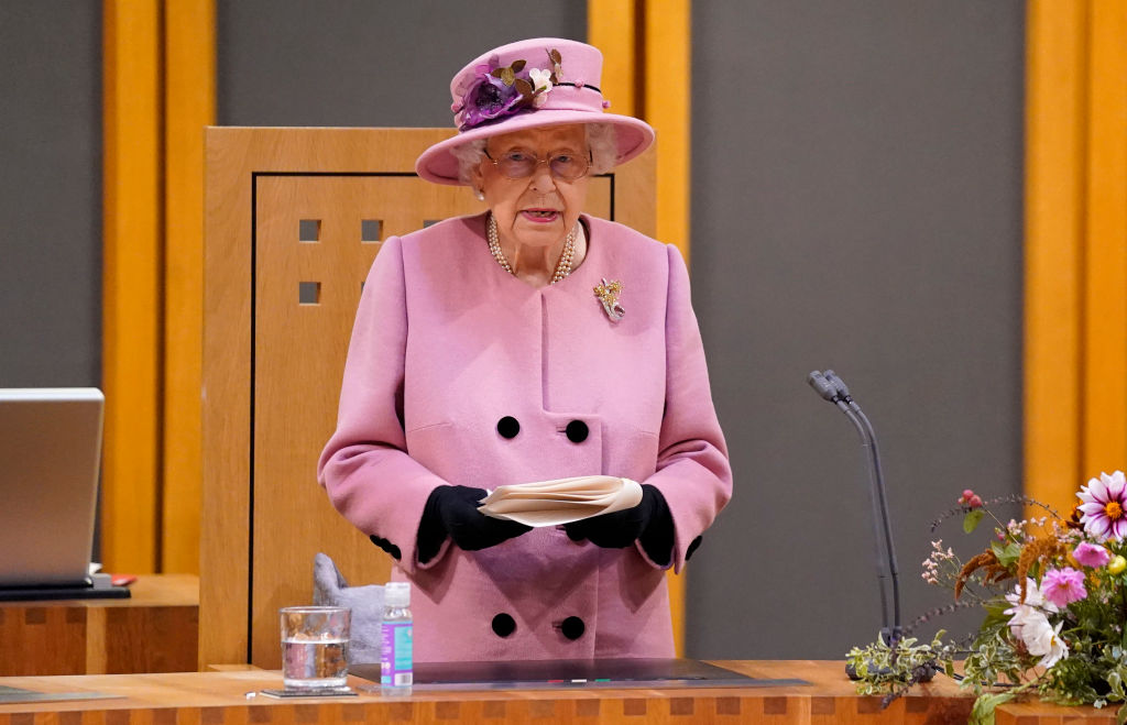 Regina Elisabeta a petrecut la spital noaptea de miercuri spre joi. Mesajul transmis de Palatul Buckingham