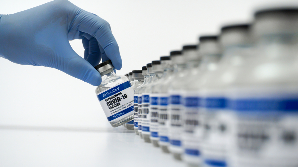 O nouă tranşă de vaccin produs de Pfizer BioNTech soseşte luni în ţară