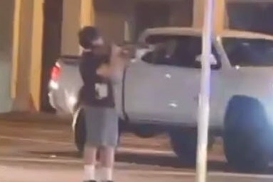 Un adolescent din Florida a fost împușcat mortal de polițiști, după ce a fost prins că îndrepta o armă către mașini