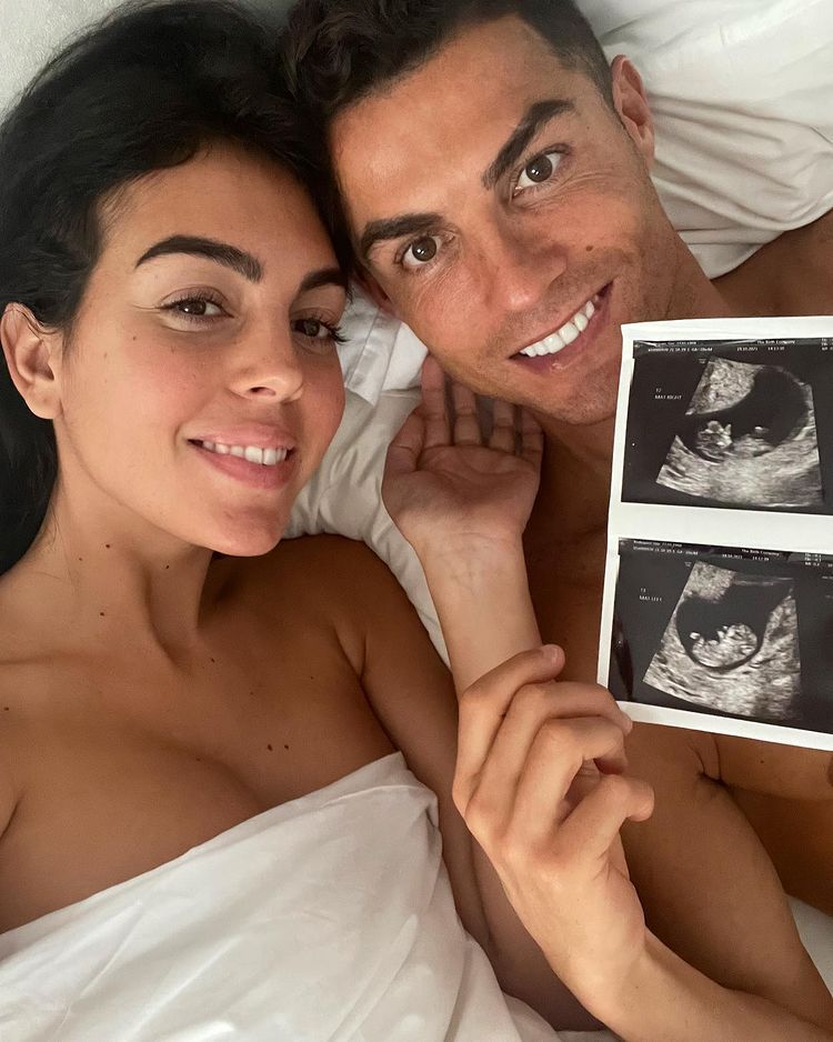 Cristiano Ronaldo anunţă că va mai avea doi copii. Georgina este însărcinată cu gemeni - Imaginea 3