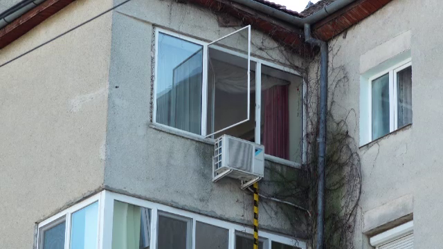 O fetiță de trei ani a căzut de la etajul patru al unui bloc din Timișoara. Polițiștii au deschis o anchetă