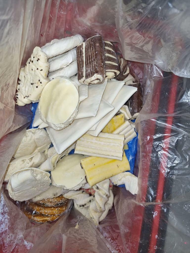 Over 300 Mega Image stores fined by ANPC: Moldy food, expired products, dirt and cockroaches |  PHOTO GALLERY - Image 18