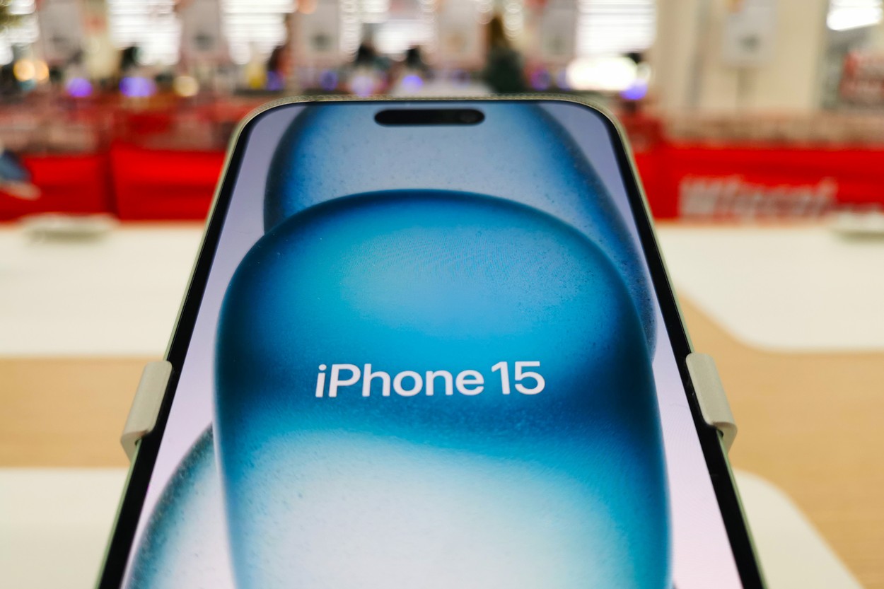 Apple a lansat o actualizare software pentru a rezolva problema încălzirii iPhone 15