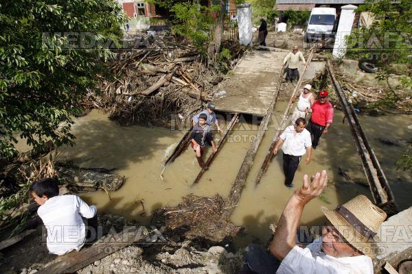 Zeci de strazi inundate si masini distruse la Cluj dupa o ploaie torentiala