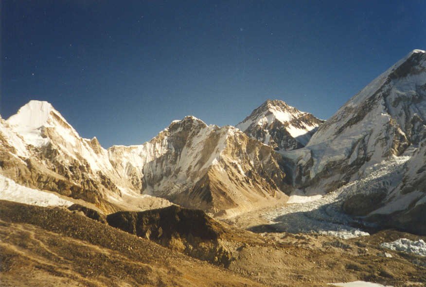 Cercetatori, alpinisti si topografi vor sa raspunda la o intrebare din 1856. Ce interes are Nepalul
