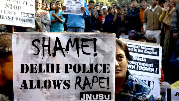 Cei patru acuzati de violarea in grup a unei studente la New Delhi, condamnati la moarte