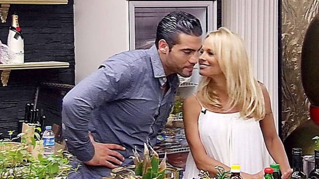 Ce a patit celebrul boxer Manuel Charr dupa ce a flirtat cateva secunde cu Pamela Anderson