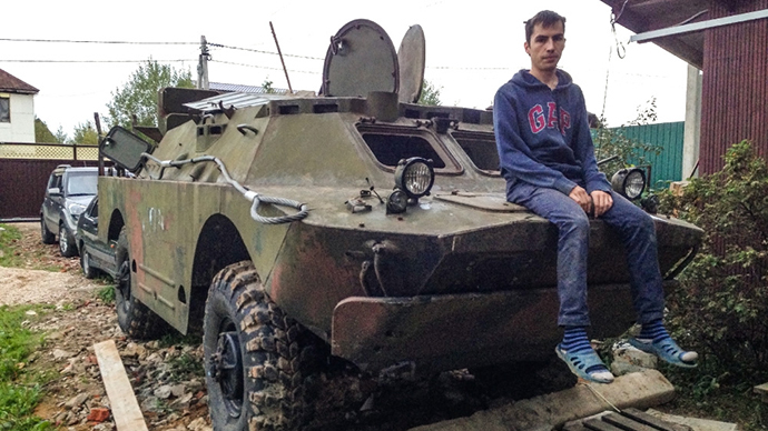 Un rus de 25 de ani a cumparat un TAB sovietic din Belarus si vrea sa ajunga cu el in Crimeea