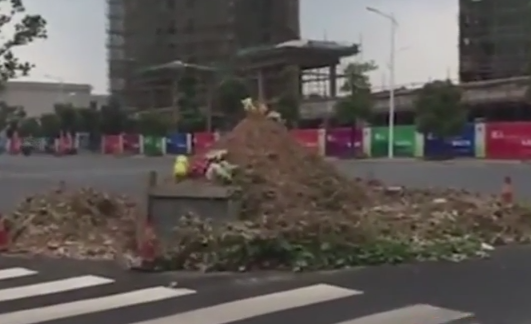 Strada construita in jurul unui mormant, atractie turistica in China. Cine este persoana ingropata acolo. VIDEO