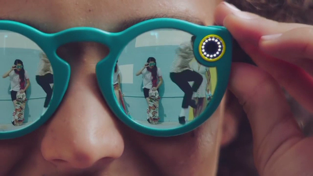 Snapchat lanseaza primul sau gadget. Ce pot face ochelarii de soare 