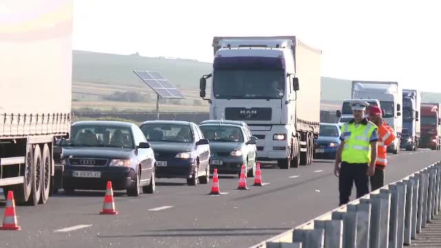 Autostrada Soarelui, blocată de 8 ore din cauza unui accident. Două autotrenuri s-au ciocnit