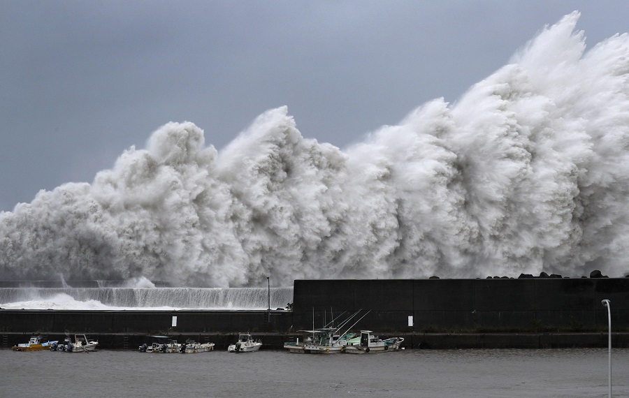 Cel puţin 6 morţi în Japonia, din cauza unui taifun uriaş. Un milion de oameni, evacuaţi