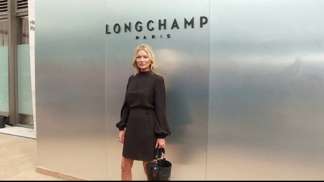 Kate Moss, apariție inedită la prezentarea de modă de la New York. ”Mă simt sofisticată”