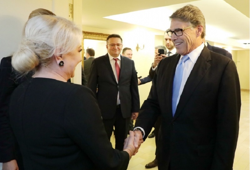 Rick Perry nu a menționat-o pe Dăncilă în mesajele de pe Twitter după întâlnirea cu delegația română - Imaginea 4