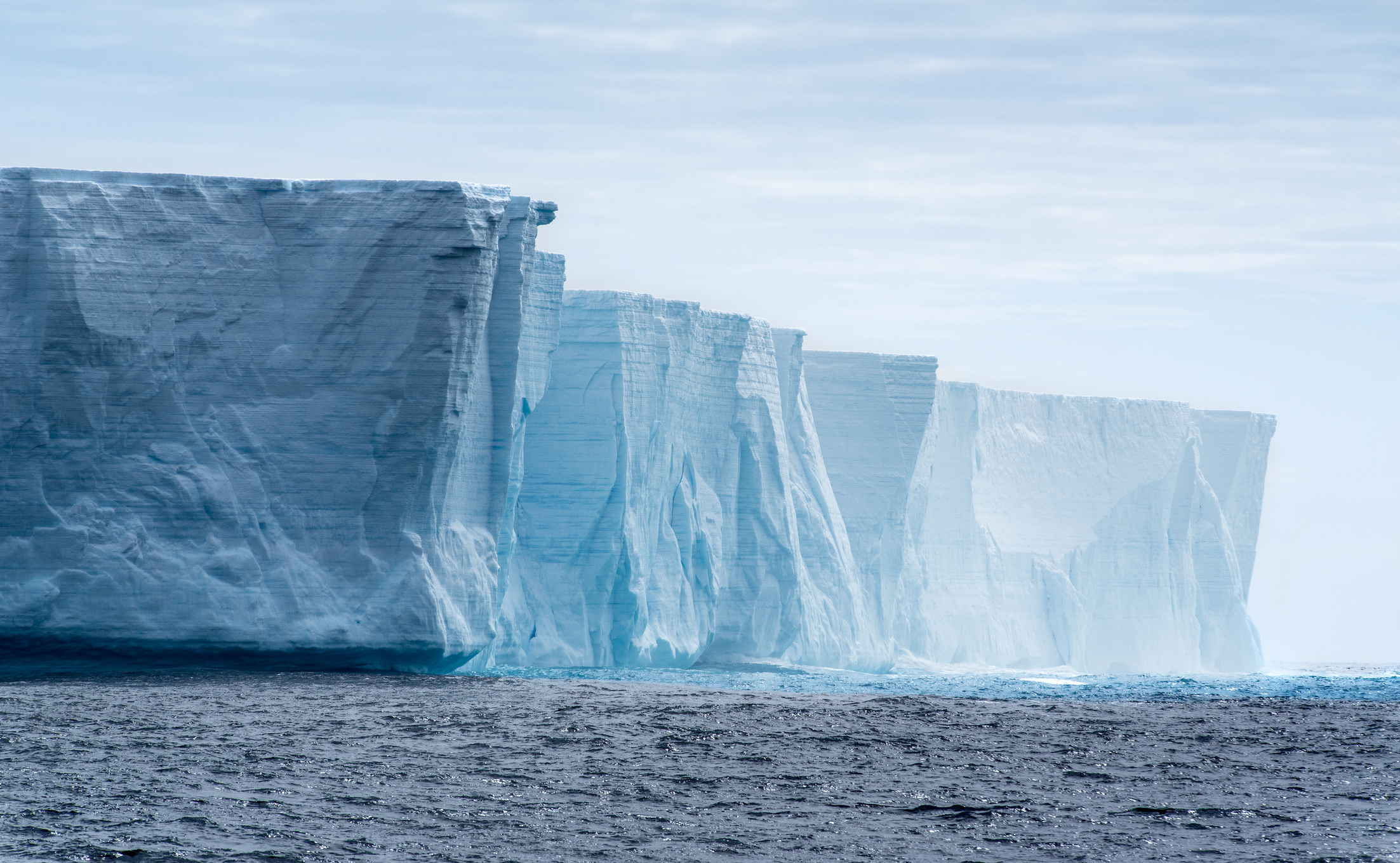 Cel mai mare aisberg din lume s-a rupt în două. Ce spun experții
