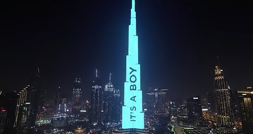 Un cuplu de influenceri a dezvăluit fanilor sexul copilului pe care îl așteaptă printr-o proiecție pe Burj Khalifa. VIDEO