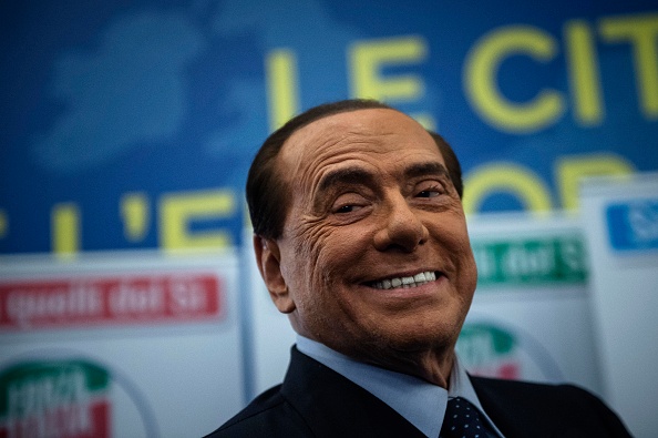Fostul premier italian Silvio Berlusconi, internat de urgenţă în spital