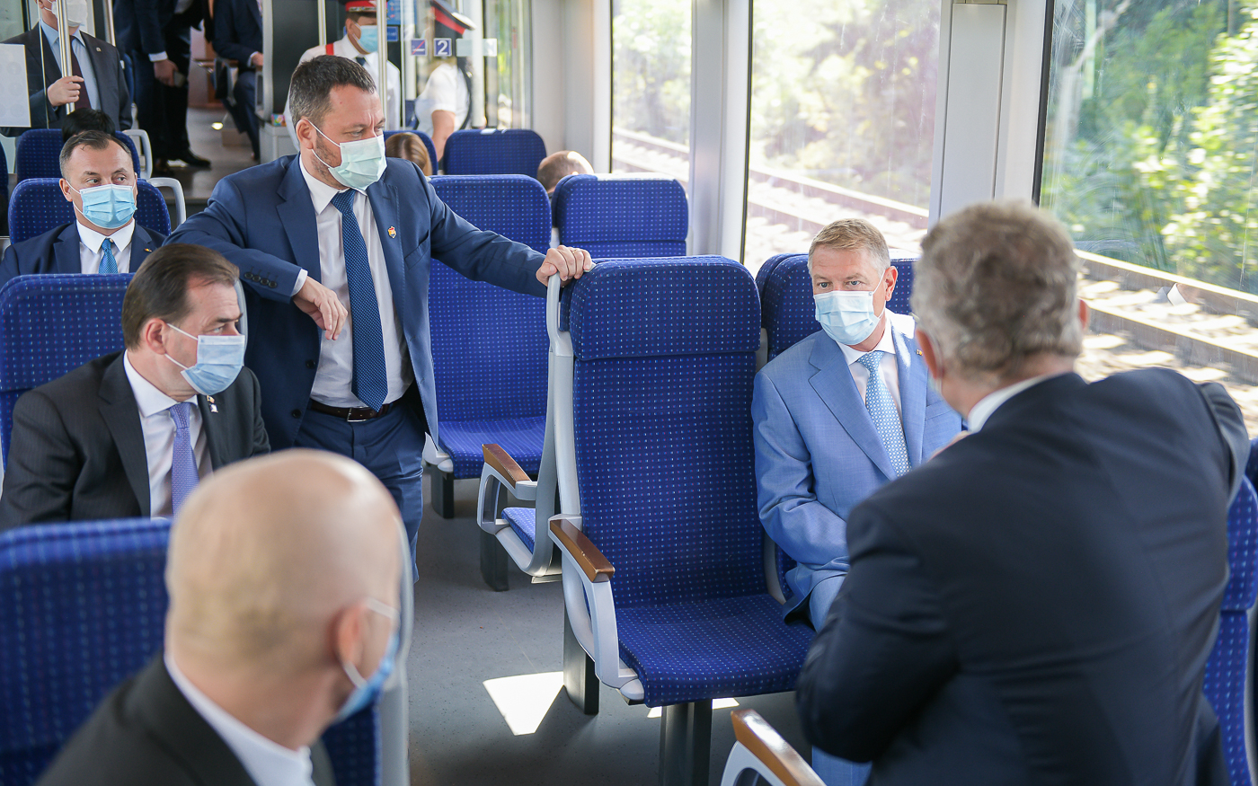 FOTO. Președintele și premierul României au testat trenul de la Gara de Nord la Otopeni - Imaginea 5