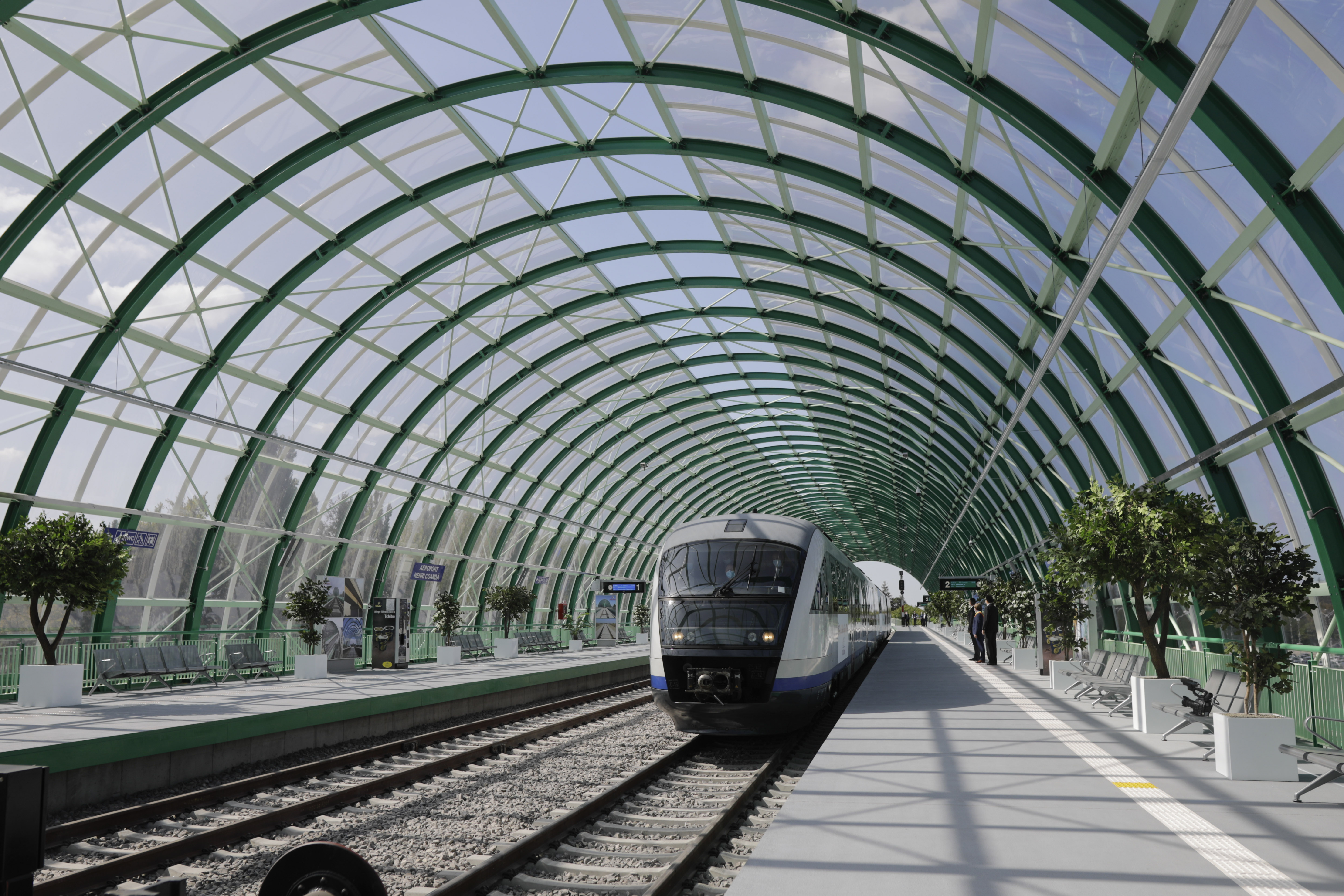 Trenul între Gara de Nord şi Aeroportul Otopeni va circula cu călători din 12 decembrie