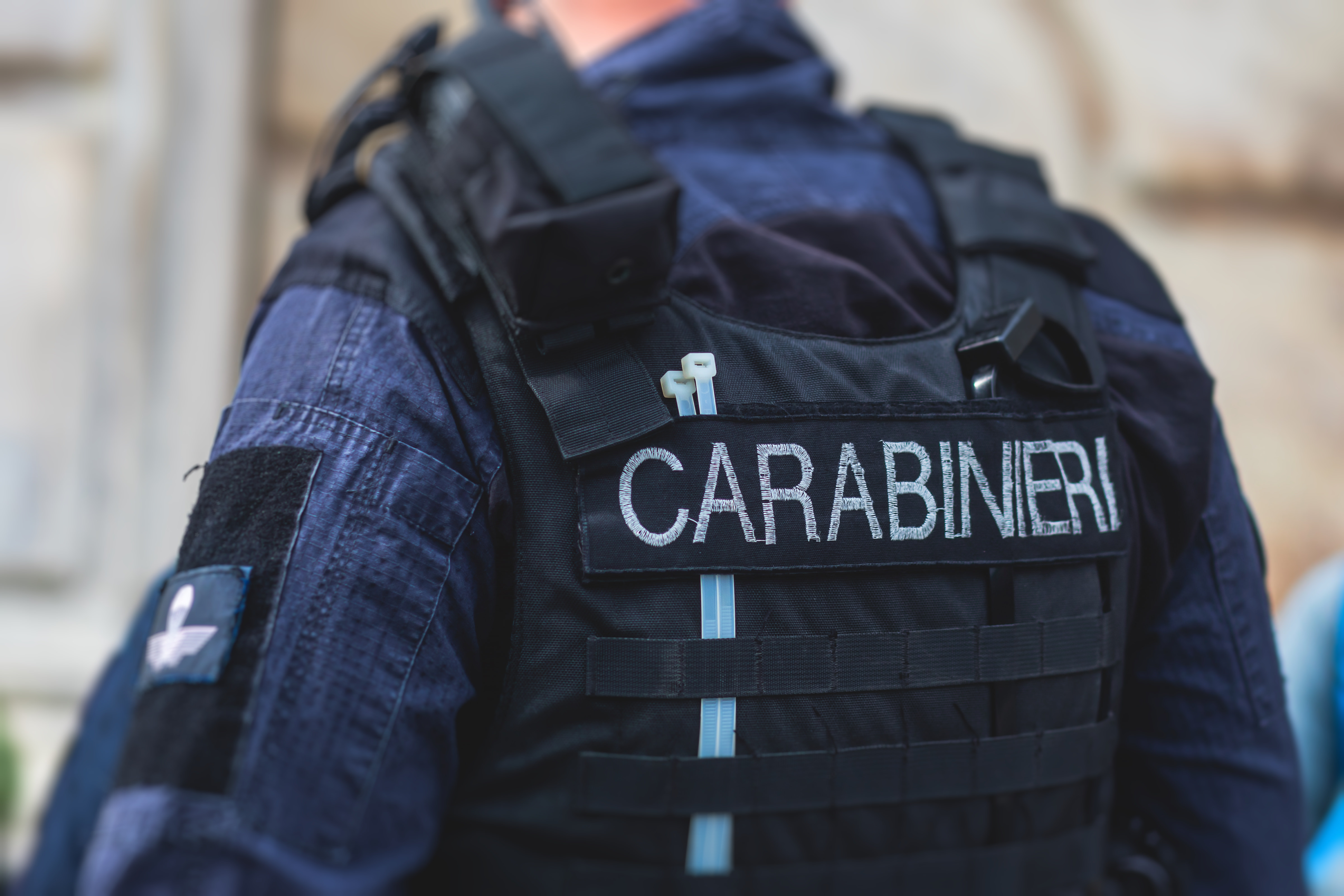 Un român a fost arestat în Italia. Polițiștii au găsit 11 kilograme de marijuana în apartamentul său