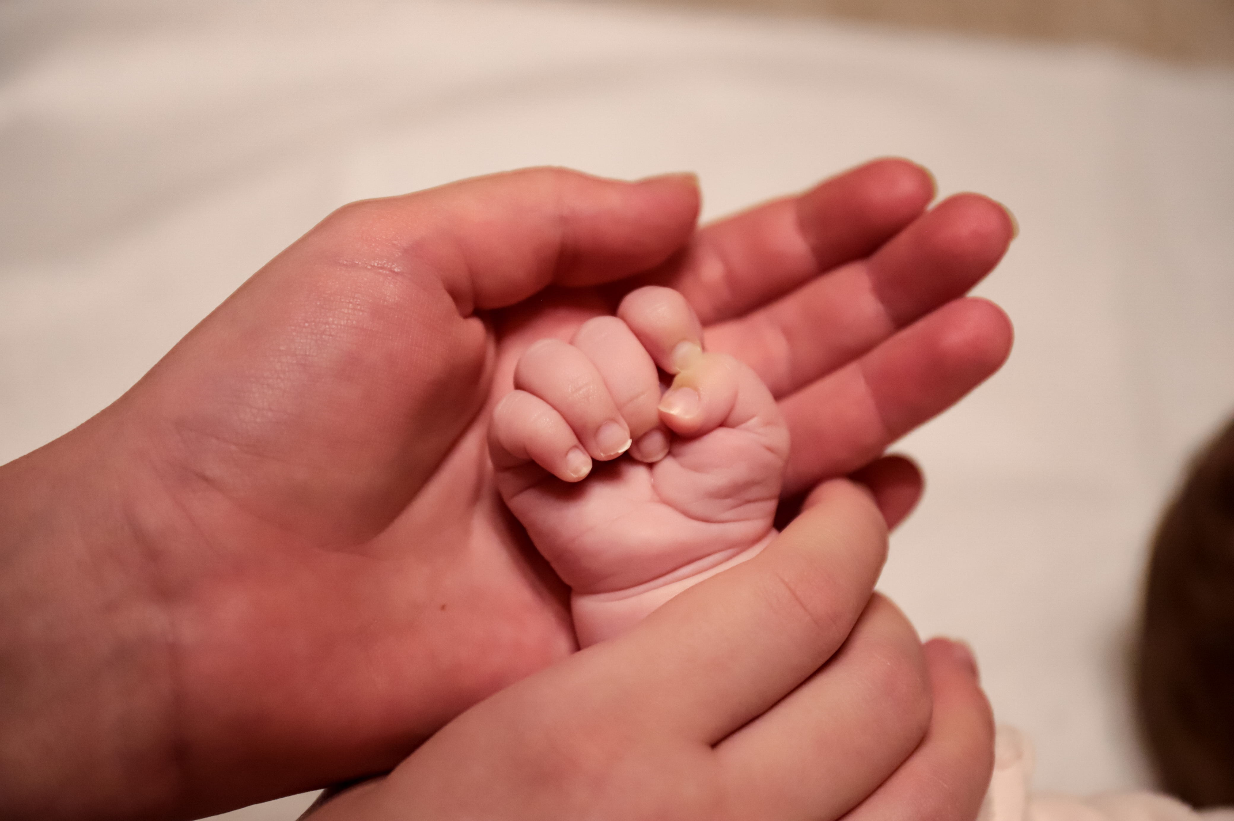 Cum s-a ajuns ca un bebeluș să fie declarat decedat la naștere, deși era în viață