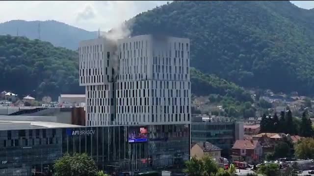 Panică într-un mall din Brașov, după ce a pornit alarma de incendiu. Care ar fi fost cauza izbucnirii focului