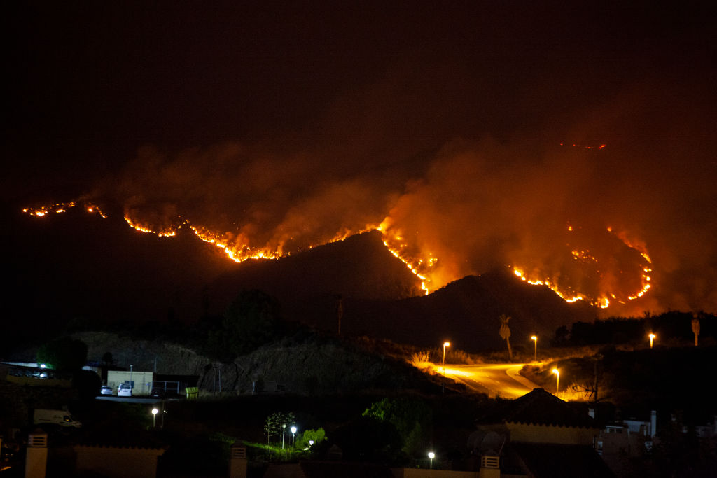 Sudul Spaniei continuă să ardă. Pompierii fac față cu greu: „Focul este scăpat de sub control”
