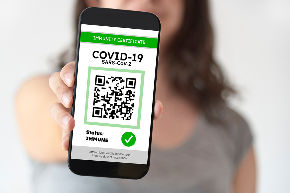 Certificatul COVID, obligatoriu pentru accesul în baruri, cluburi și sălile de joc în zonele cu incidență peste 3 la mie