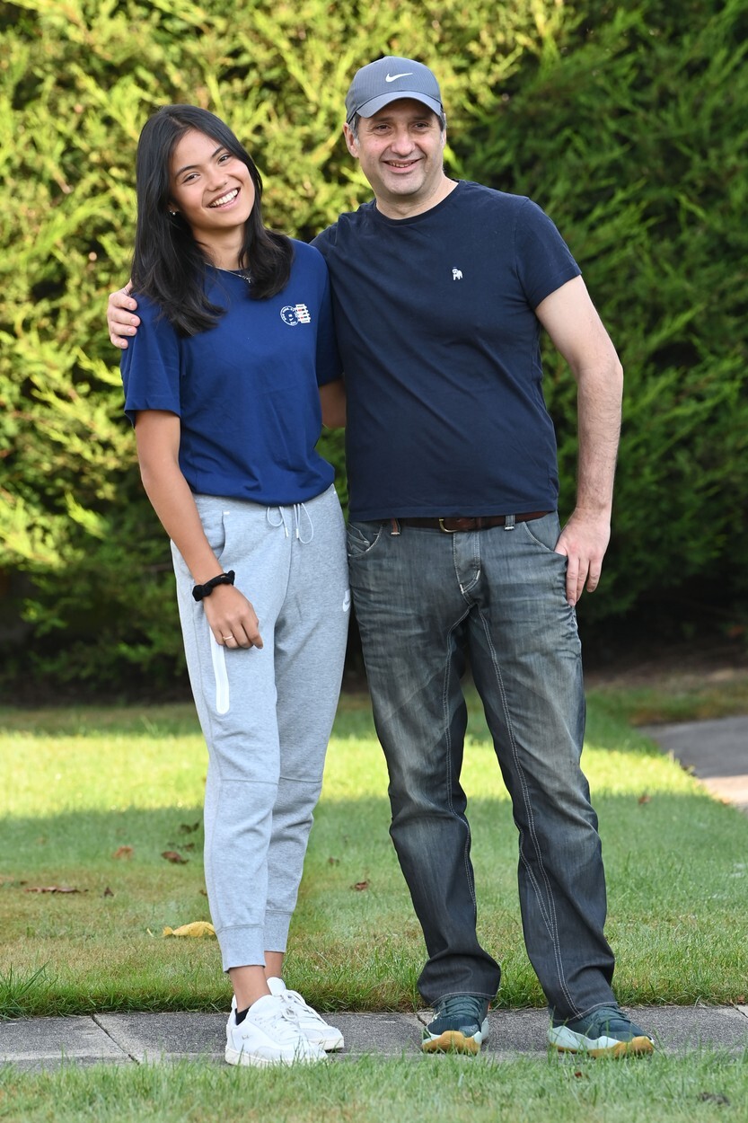 Imagini rare cu Emma Răducanu și tatăl ei român. Sportiva s-a întors acasă după victoria de la US Open. GALERIE FOTO - Imaginea 2