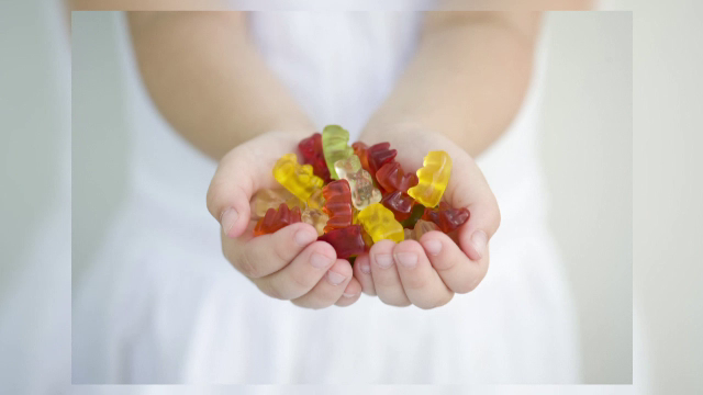 Studiu: 65% dintre copiii de până la 14 ani mănâncă dulciuri în fiecare zi