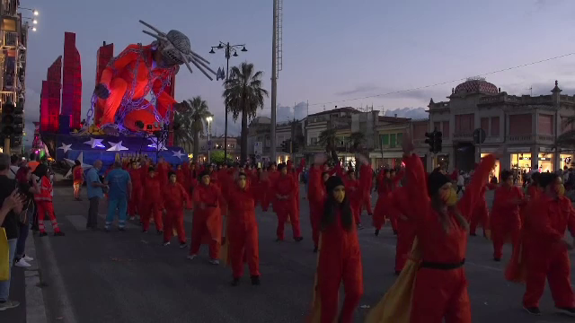 Carnavalul Viareggio a animat străzile din Toscana. Evenimentul este renumit pentru temele sale satirice