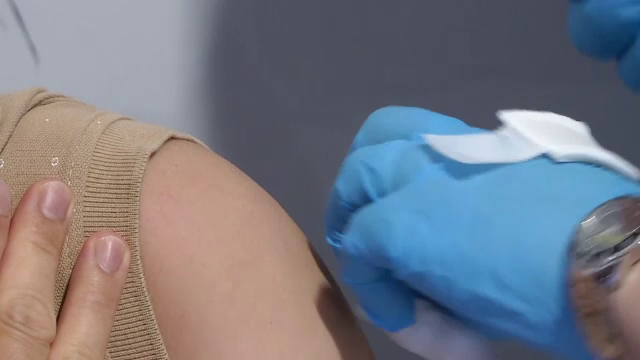 Numărul românilor care se vaccinează scade de la o zi la alta. Peste un milion s-au imunizat în total cu a treia doză