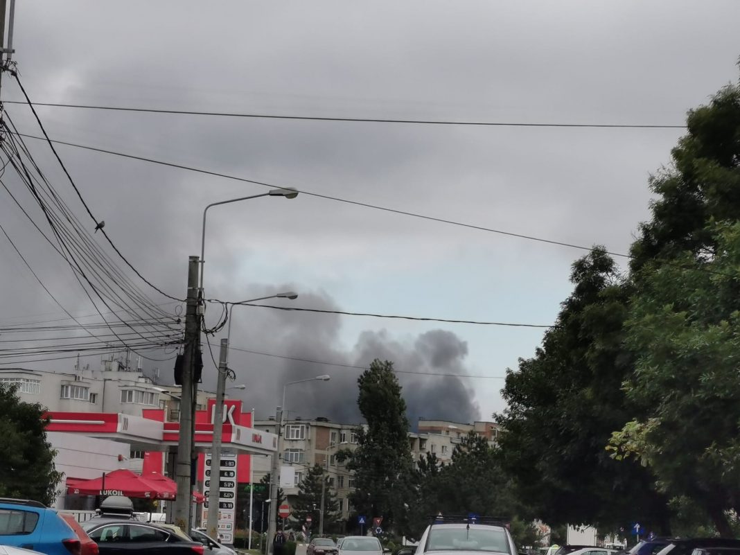 Incendiu la Rafinăria Petrotel-Lukoil din Ploiești. Localnicii au fost avertizați prin mesaj Ro-Alert