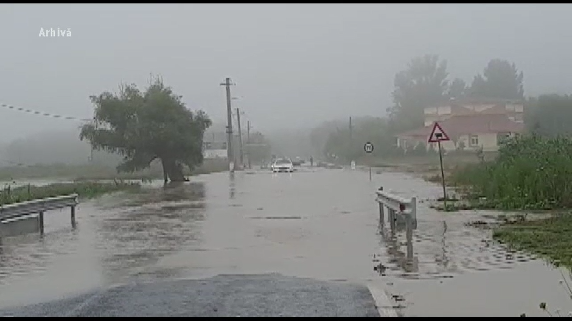 Un drum județean din Mureș a fost inundat, iar în Caraș-Severin a fost depășită cota de inundație