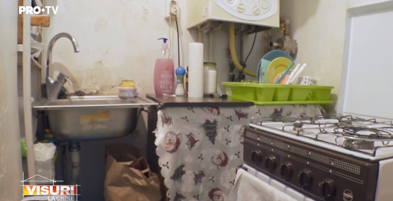 „Visuri la Cheie”. Cosmin și mama lui au trăit într-o garsonieră de 12 mp, în Ferentari. Cum arată noul lor apartament - Imaginea 1
