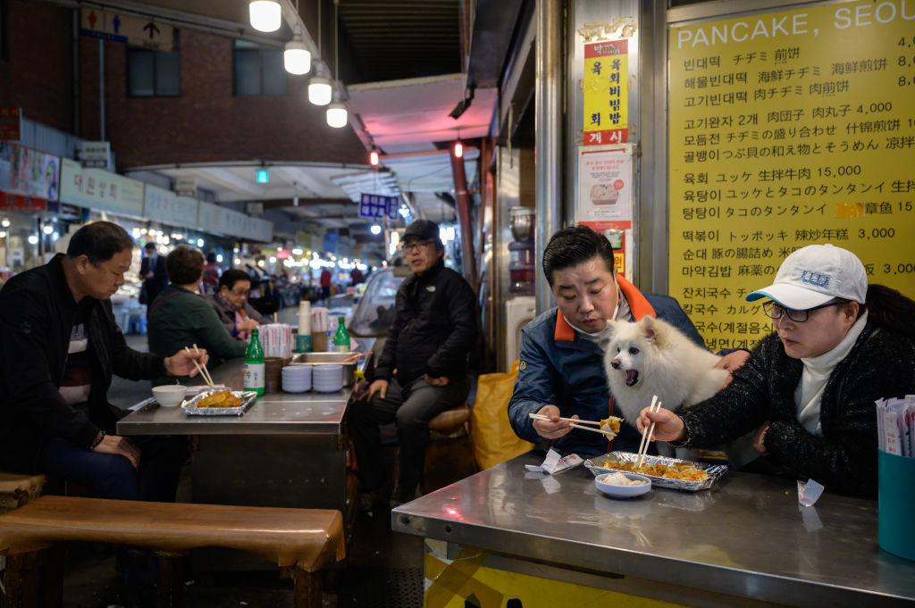 Președintele Coreei de Sud vorbește despre interzicerea consumul de carne de câine. Ce părere au oamenii